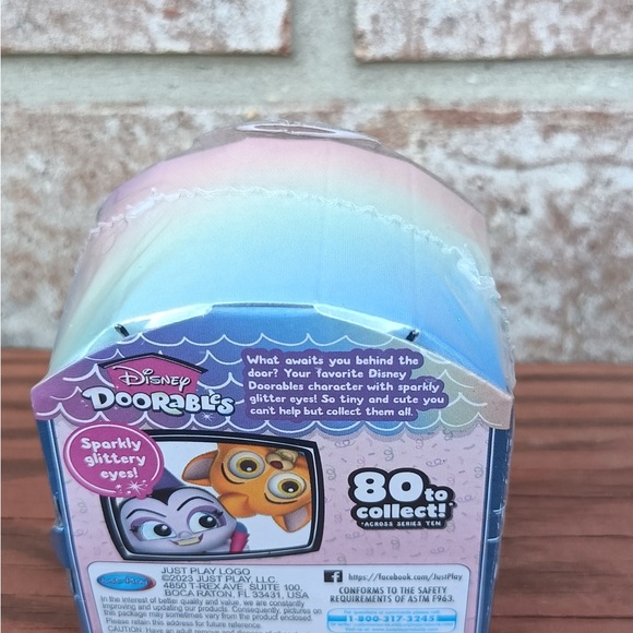 Disney Doorables Series 10 with Pink and Green Accents - Picture 2 of 2